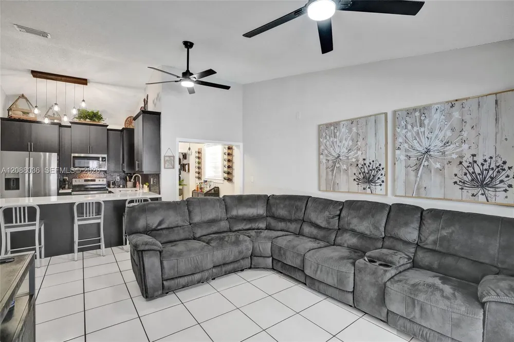 8971 NW 150th Ter Miami Lakes, FL 33018