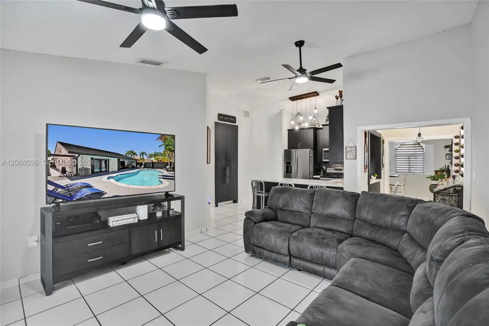 8971 NW 150th Ter Miami Lakes, FL 33018