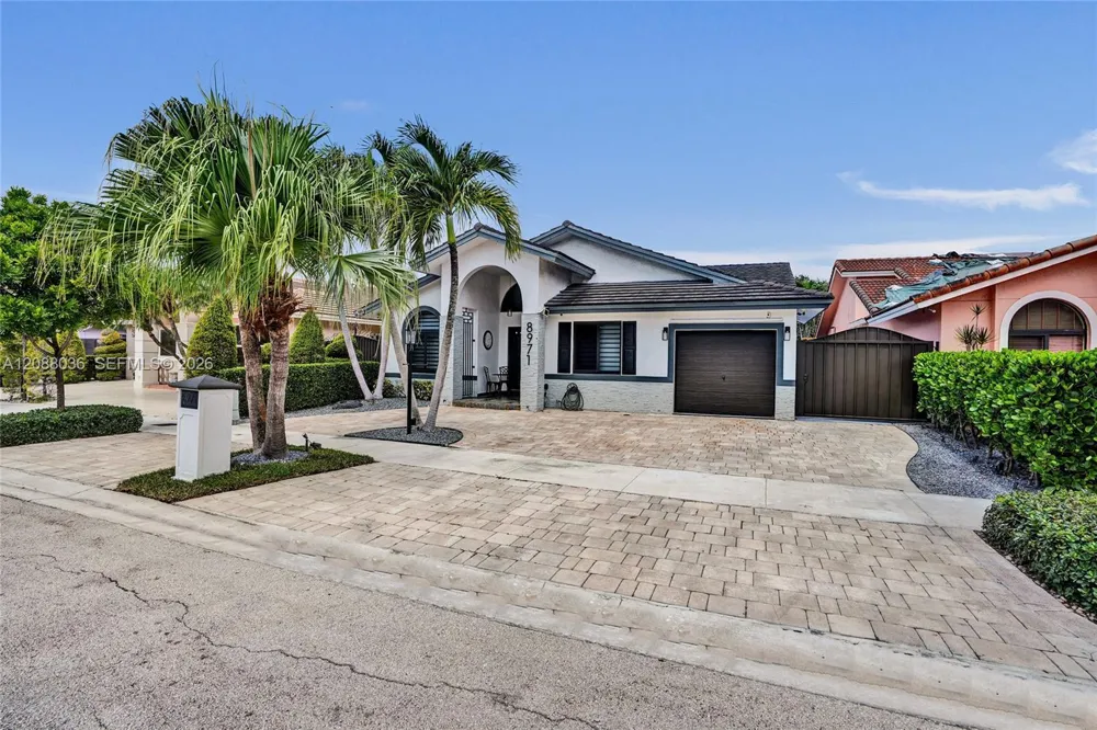 8971 NW 150th Ter Miami Lakes, FL 33018