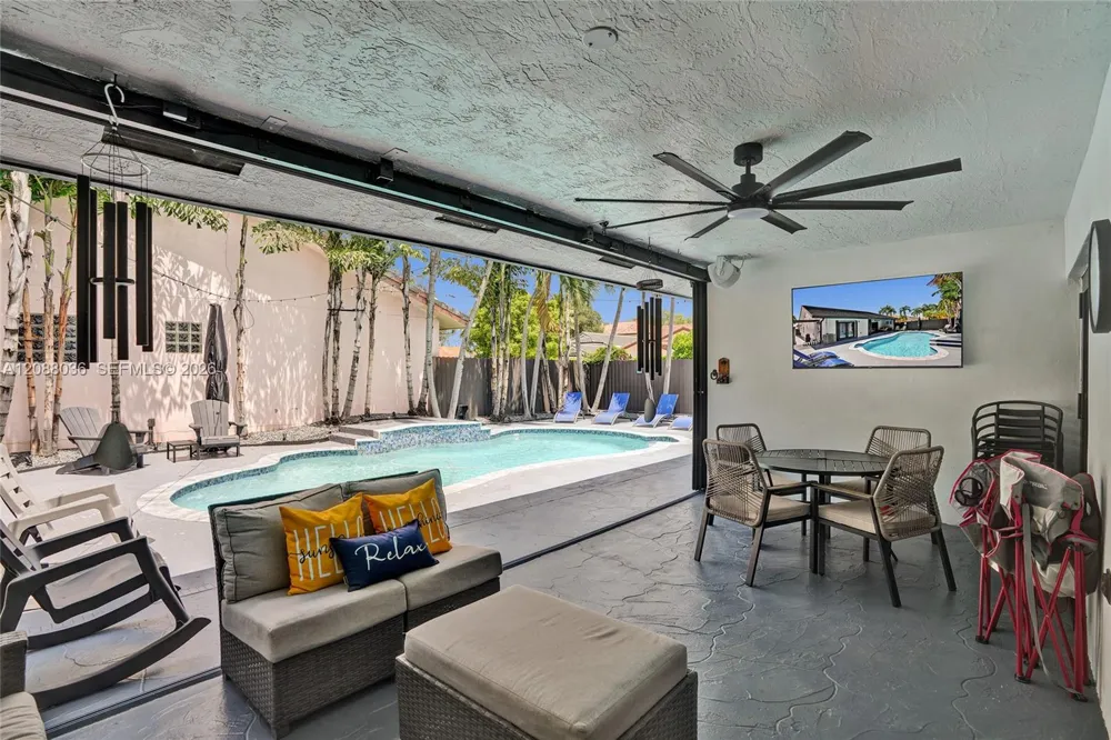 8971 NW 150th Ter Miami Lakes, FL 33018