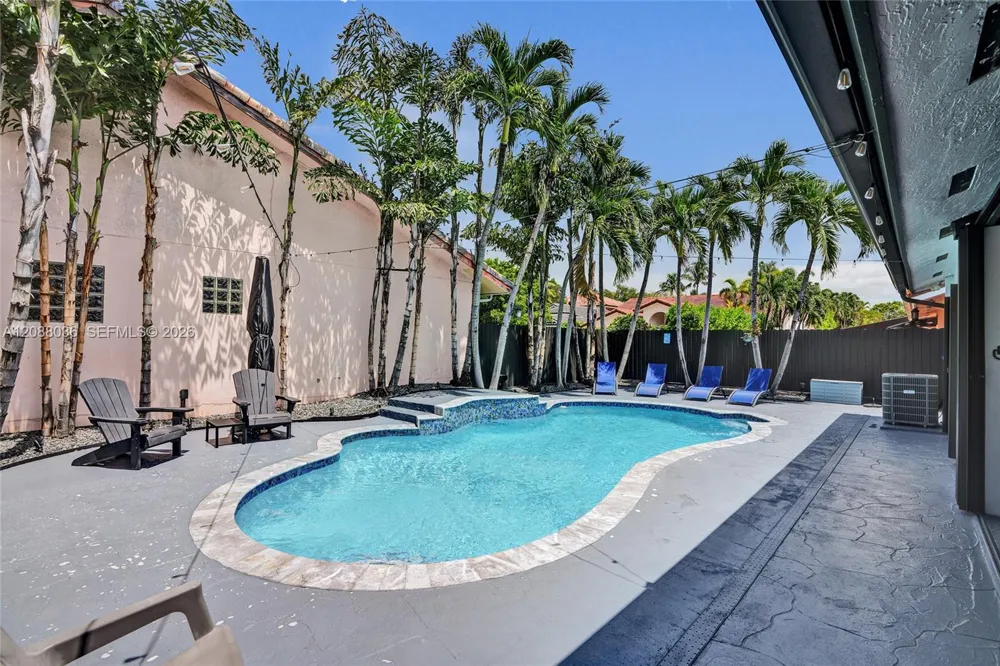 8971 NW 150th Ter Miami Lakes, FL 33018