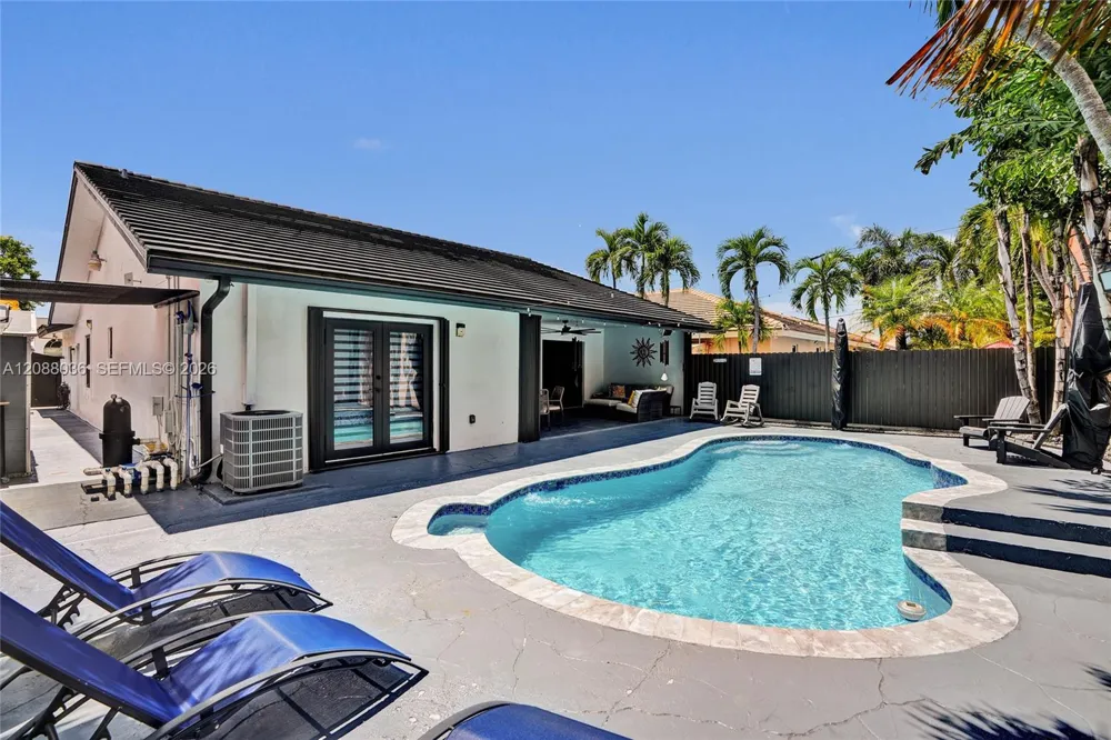 8971 NW 150th Ter Miami Lakes, FL 33018