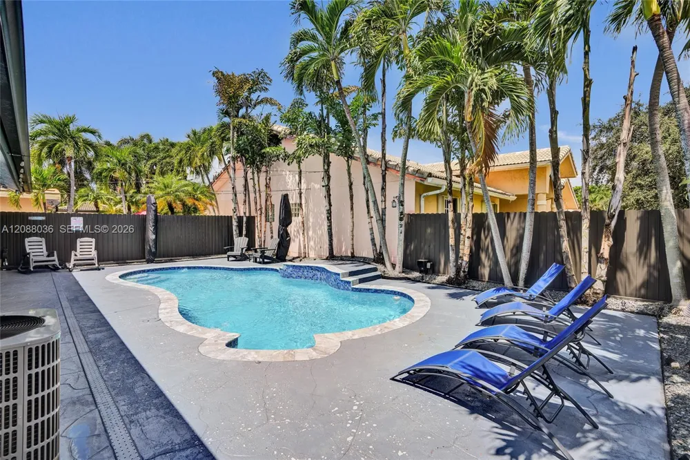 8971 NW 150th Ter Miami Lakes, FL 33018