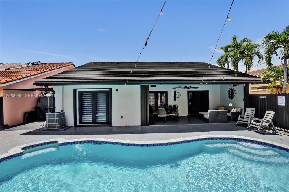8971 NW 150th Ter Miami Lakes, FL 33018