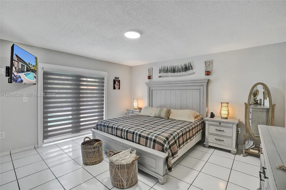8971 NW 150th Ter Miami Lakes, FL 33018
