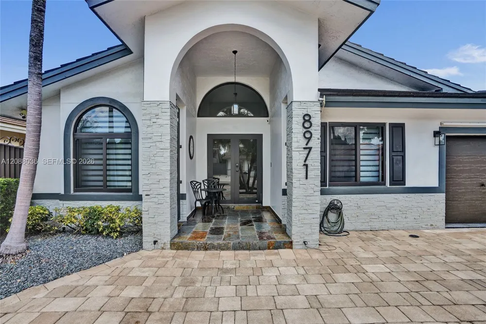 8971 NW 150th Ter Miami Lakes, FL 33018