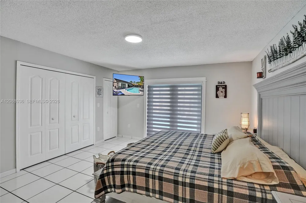 8971 NW 150th Ter Miami Lakes, FL 33018