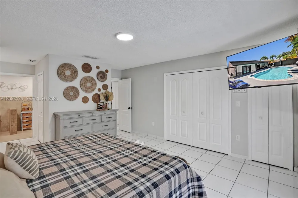 8971 NW 150th Ter Miami Lakes, FL 33018