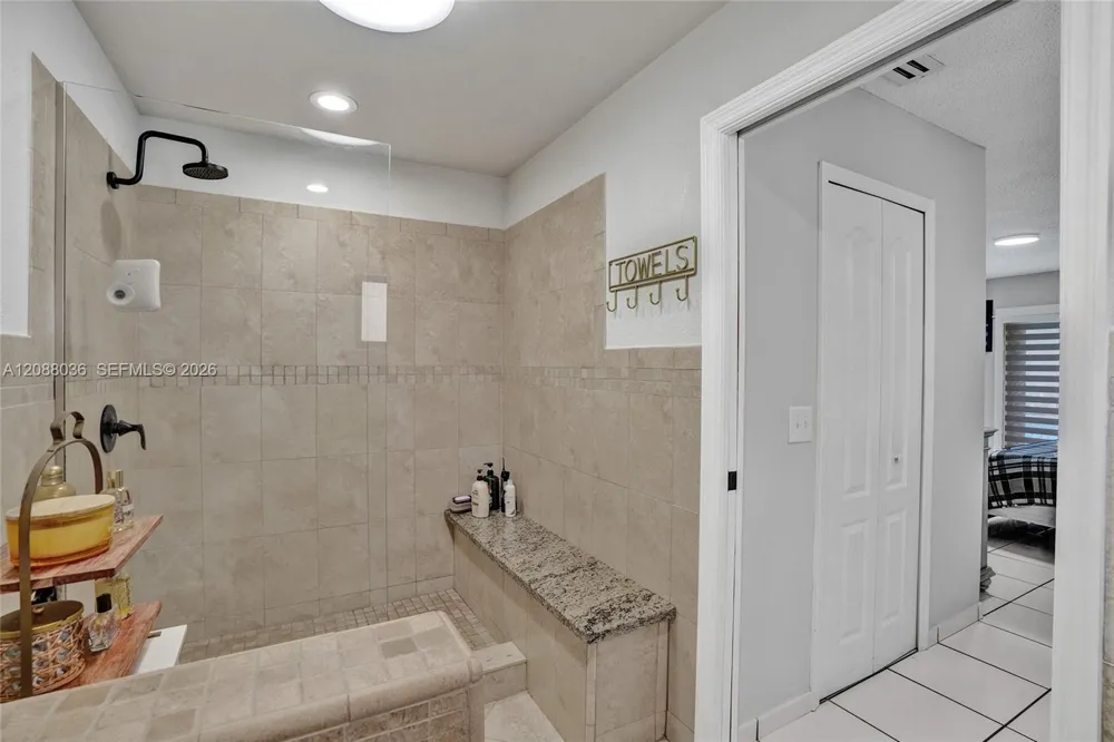 8971 NW 150th Ter Miami Lakes, FL 33018