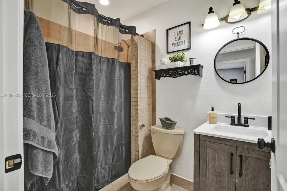 8971 NW 150th Ter Miami Lakes, FL 33018
