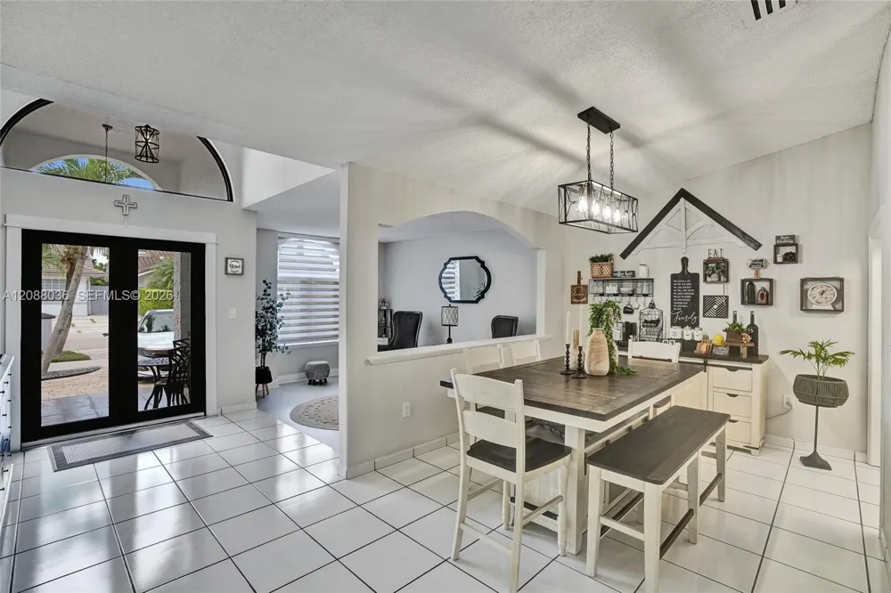 8971 NW 150th Ter Miami Lakes, FL 33018