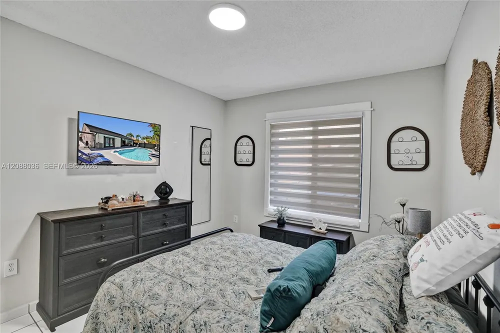 8971 NW 150th Ter Miami Lakes, FL 33018