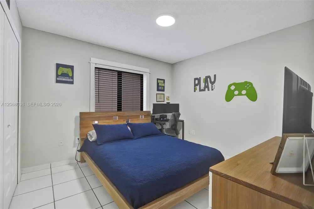 8971 NW 150th Ter Miami Lakes, FL 33018