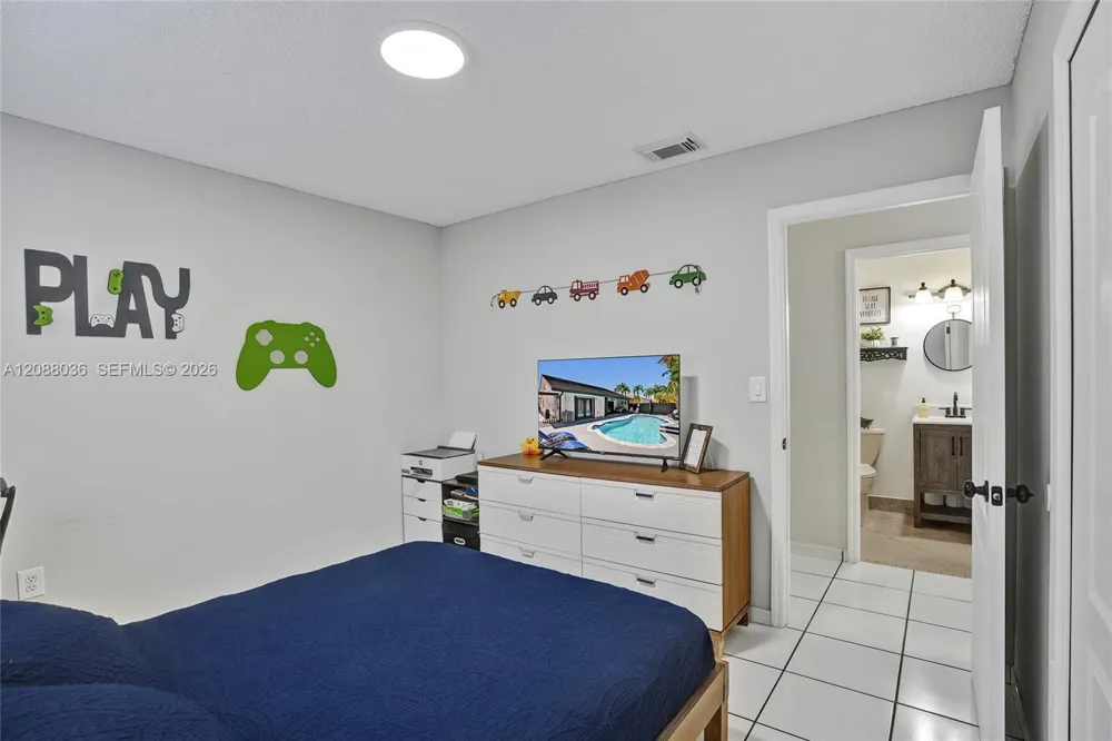 8971 NW 150th Ter Miami Lakes, FL 33018
