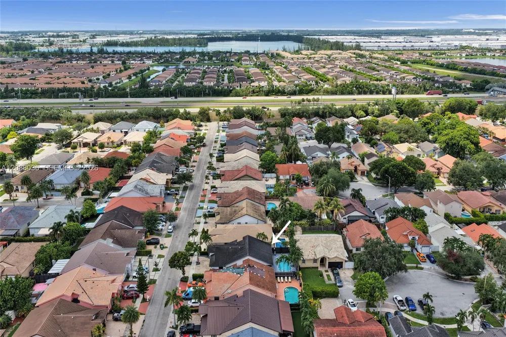 8971 NW 150th Ter Miami Lakes, FL 33018