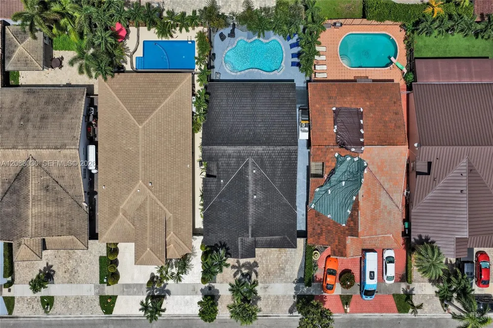 8971 NW 150th Ter Miami Lakes, FL 33018