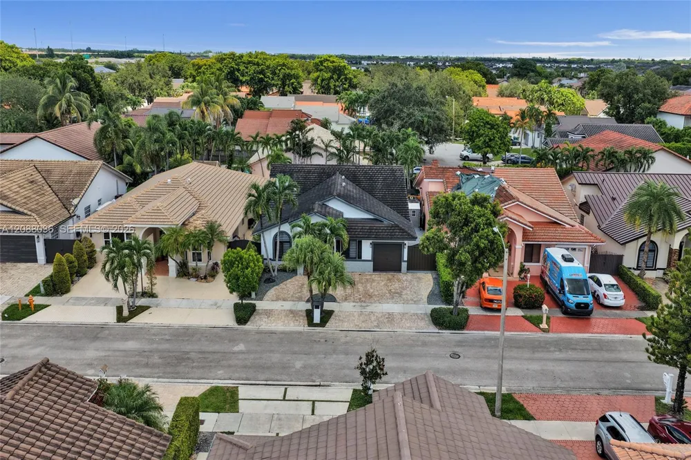 8971 NW 150th Ter Miami Lakes, FL 33018