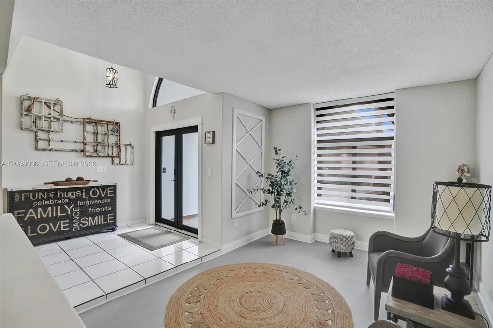 8971 NW 150th Ter Miami Lakes, FL 33018