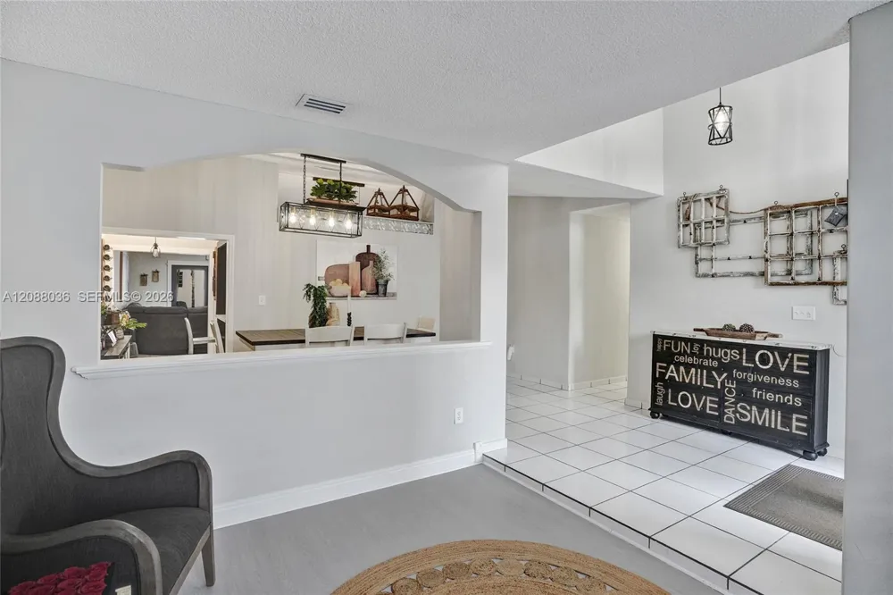 8971 NW 150th Ter Miami Lakes, FL 33018