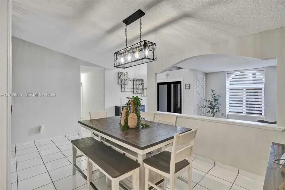 8971 NW 150th Ter Miami Lakes, FL 33018