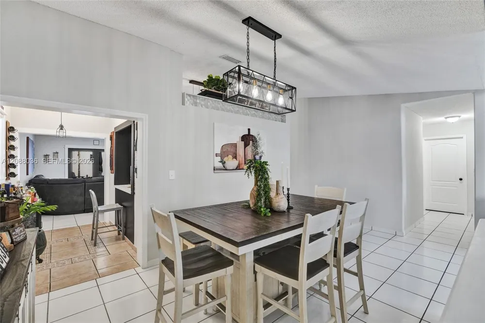 8971 NW 150th Ter Miami Lakes, FL 33018