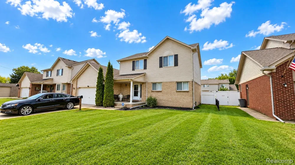 15818 E 14 Mile Road Fraser City, MI 48026