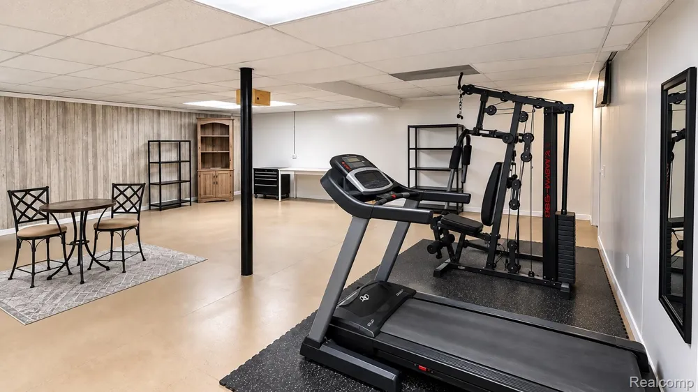 15818 E 14 Mile Road Fraser City, MI 48026