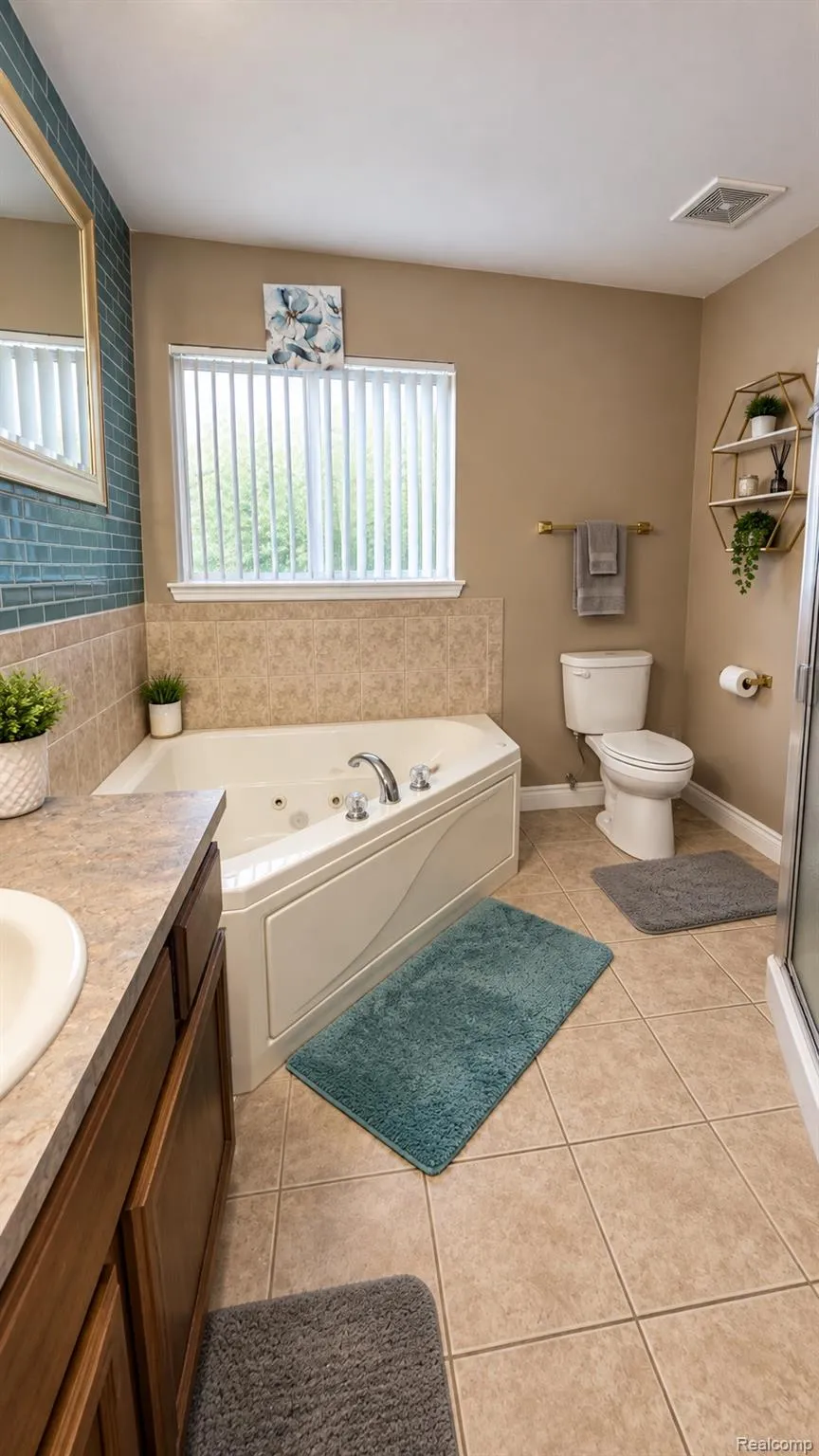 15818 E 14 Mile Road Fraser City, MI 48026