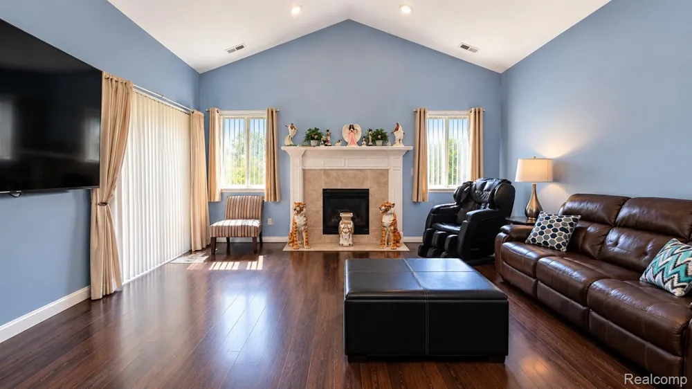 15818 E 14 Mile Road Fraser City, MI 48026