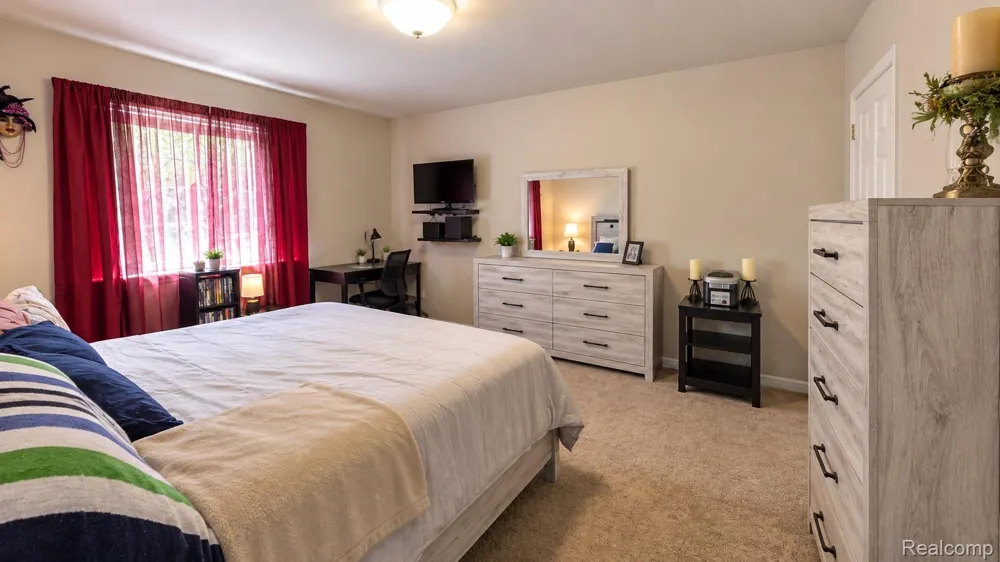 15818 E 14 Mile Road Fraser City, MI 48026