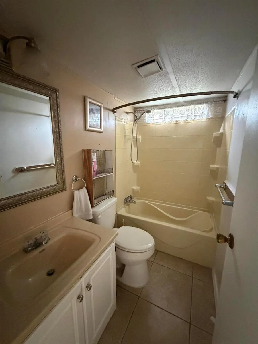 1601 U.S. 441 #134 Okeechobee, FL 34974