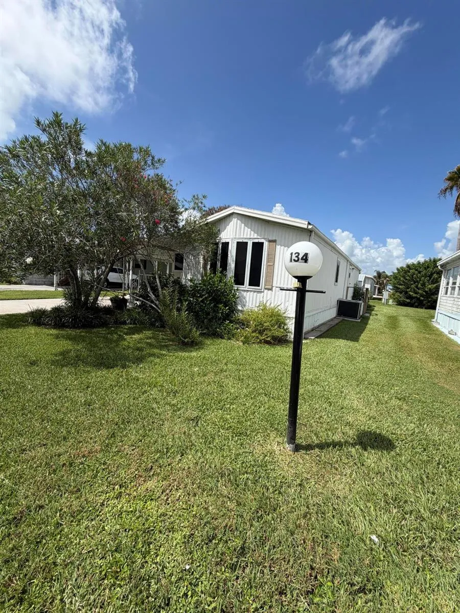 1601 U.S. 441 #134 Okeechobee, FL 34974