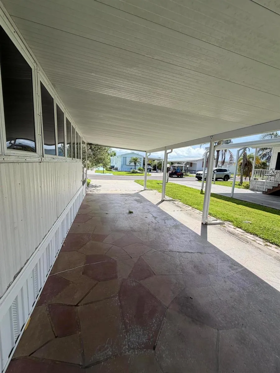 1601 U.S. 441 #134 Okeechobee, FL 34974