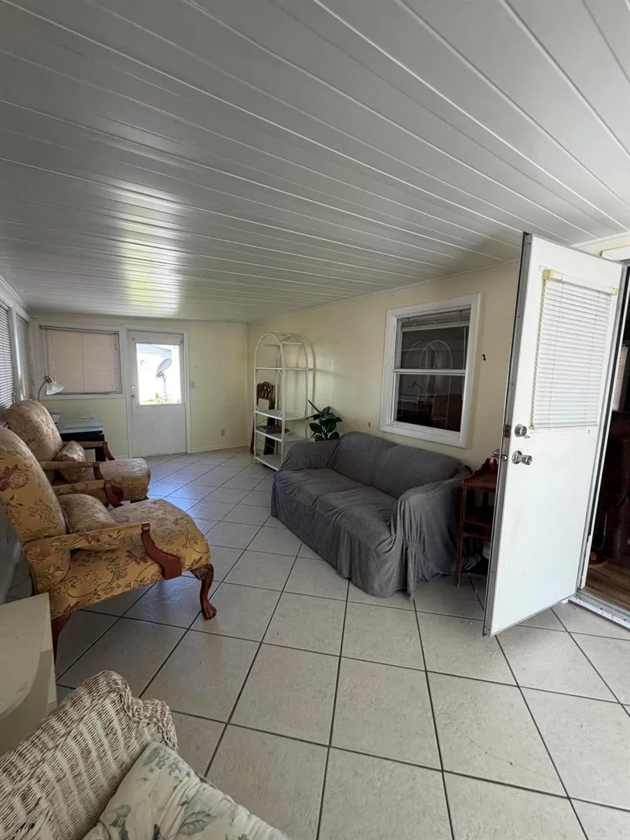 1601 U.S. 441 #134 Okeechobee, FL 34974