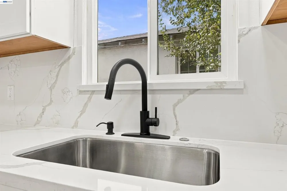9308 F St Oakland, CA 94603