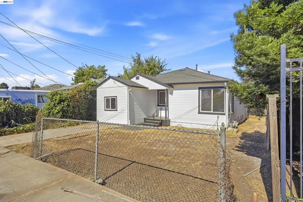 9308 F St Oakland, CA 94603