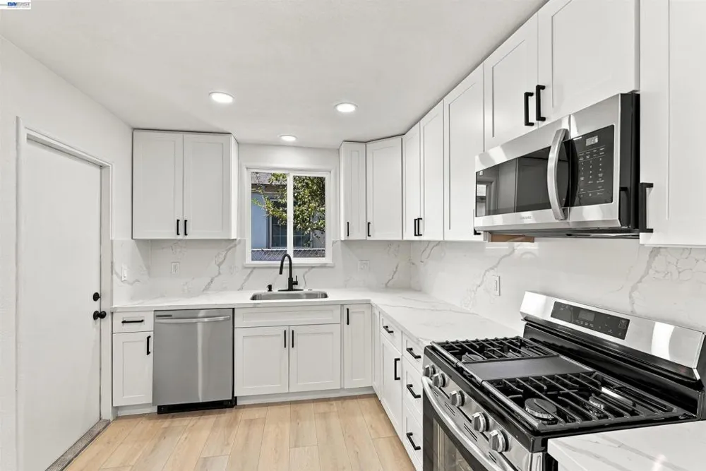 9308 F St Oakland, CA 94603