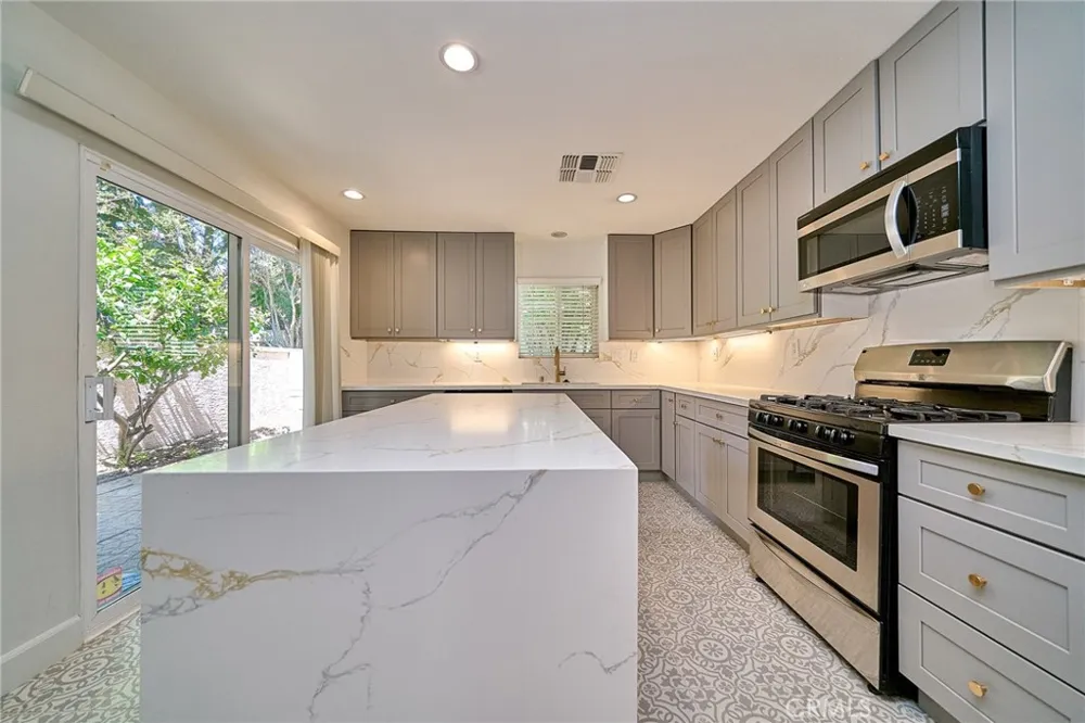 1741 E D Ontario, CA 91764
