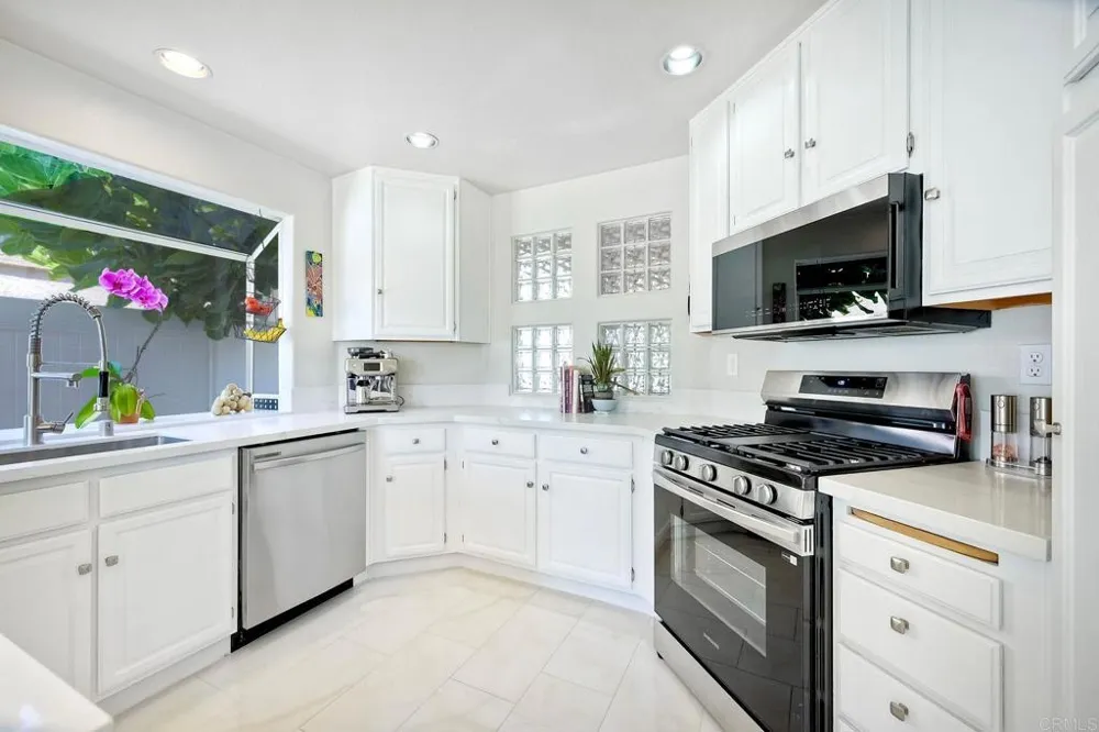 1651 Calle Las Casas Oceanside, CA 92056