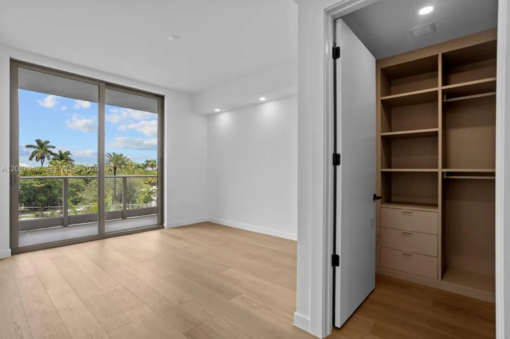 2200 Brickell Ave #319 Miami, FL 33129