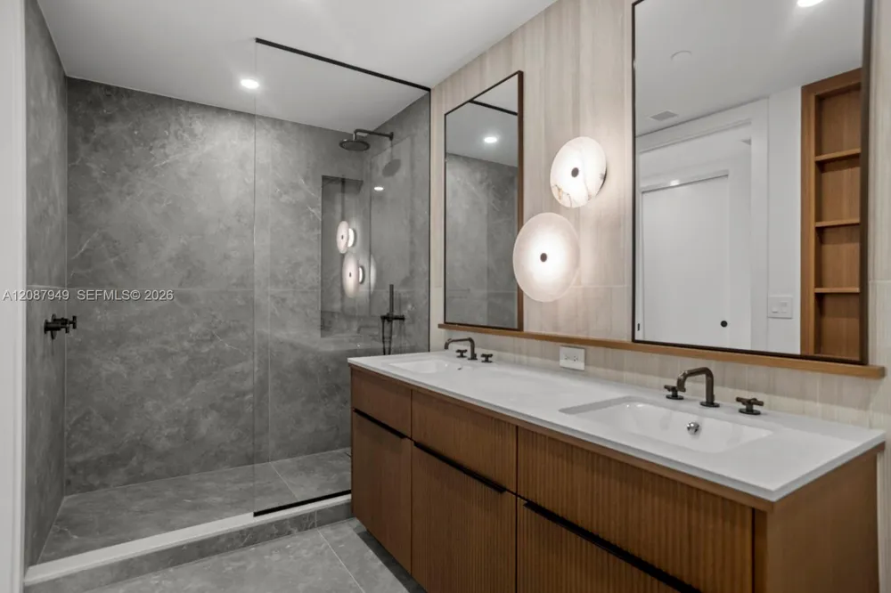 2200 Brickell Ave #319 Miami, FL 33129