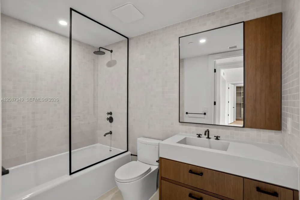 2200 Brickell Ave #319 Miami, FL 33129