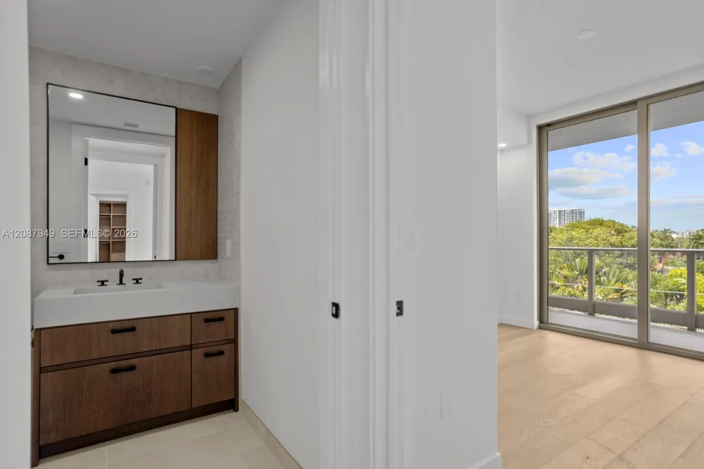 2200 Brickell Ave #319 Miami, FL 33129