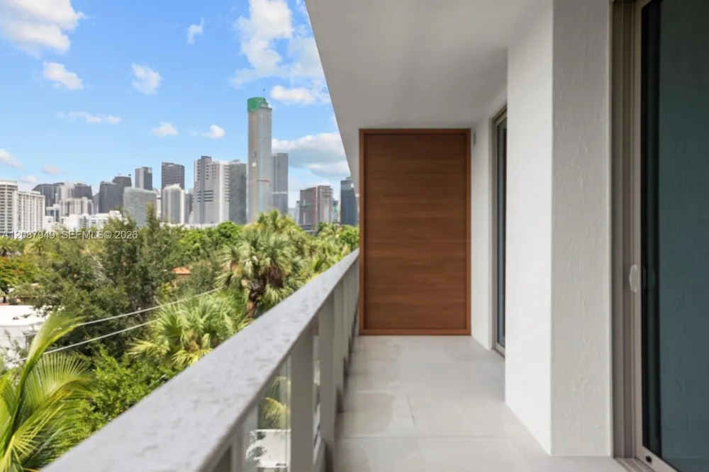 2200 Brickell Ave #319 Miami, FL 33129