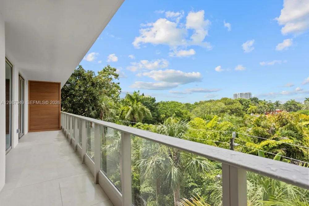 2200 Brickell Ave #319 Miami, FL 33129