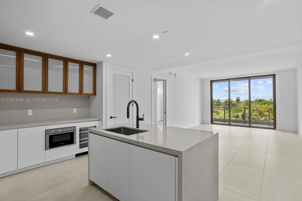 2200 Brickell Ave #319 Miami, FL 33129