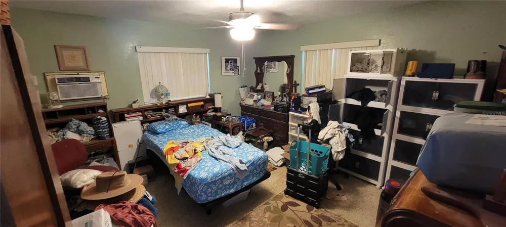 546 35TH AVENUE St Petersburg, FL 33704