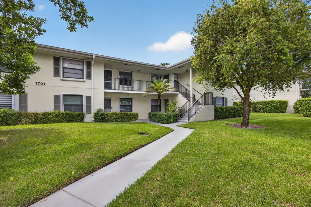 1701 Sabal Ridge Circle #D Palm Beach Gardens, FL 33418