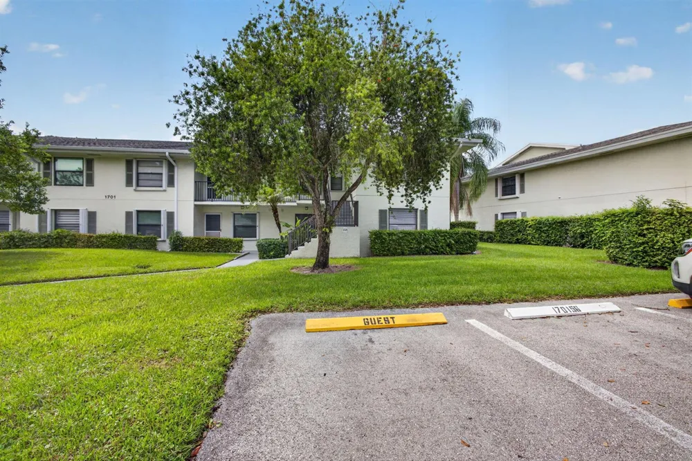 1701 Sabal Ridge Circle #D Palm Beach Gardens, FL 33418