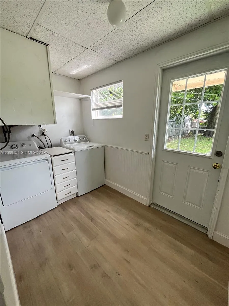 371 SW 67th Ter Pembroke Pines, FL 33023